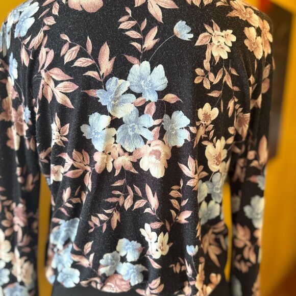 American Eagle Floral Bell Sleeve Wrap Top – Size Small - Picture 6 of 7